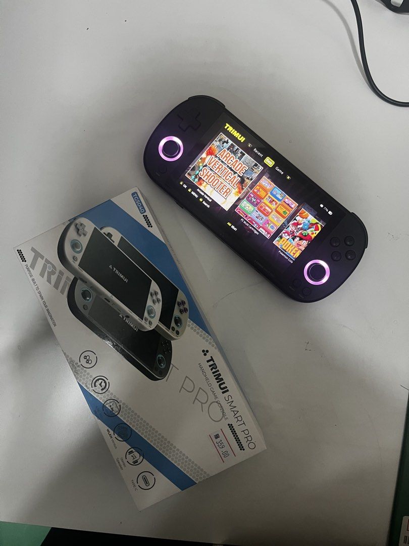 Trimui Smartpro (Category: Others) located in Kapar. Submitted by idhamsalam98 (Listing ID 1457742413, Image 2). Description: Condition baru Ada 1000+ retro game.