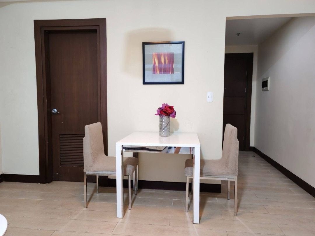 Two Central | Studio Condo Unit For Rent - #10510 (Category: Apartments & Condos) located in Makati City. Submitted by everbrightph_09171681688 (Listing ID 1457758583, Image 1). Description: ERE Code: 10510 Unit Details: Studio 1TB FA: 40.90 sqm Asking Price: Php 30,000.00 For best assistance and viewing schedule, call your professional real estate pals today! For Inquires: 0917 168 1688 For Enlistment: 0917 120 3196 Instagram: @‌everbrightph FB: