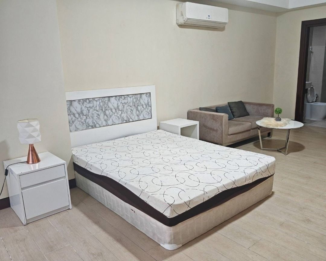 Two Central | Studio Condo Unit For Rent - #10510 (Category: Apartments & Condos) located in Makati City. Submitted by everbrightph_09171681688 (Listing ID 1457758583, Image 2). Description: ERE Code: 10510 Unit Details: Studio 1TB FA: 40.90 sqm Asking Price: Php 30,000.00 For best assistance and viewing schedule, call your professional real estate pals today! For Inquires: 0917 168 1688 For Enlistment: 0917 120 3196 Instagram: @‌everbrightph FB: