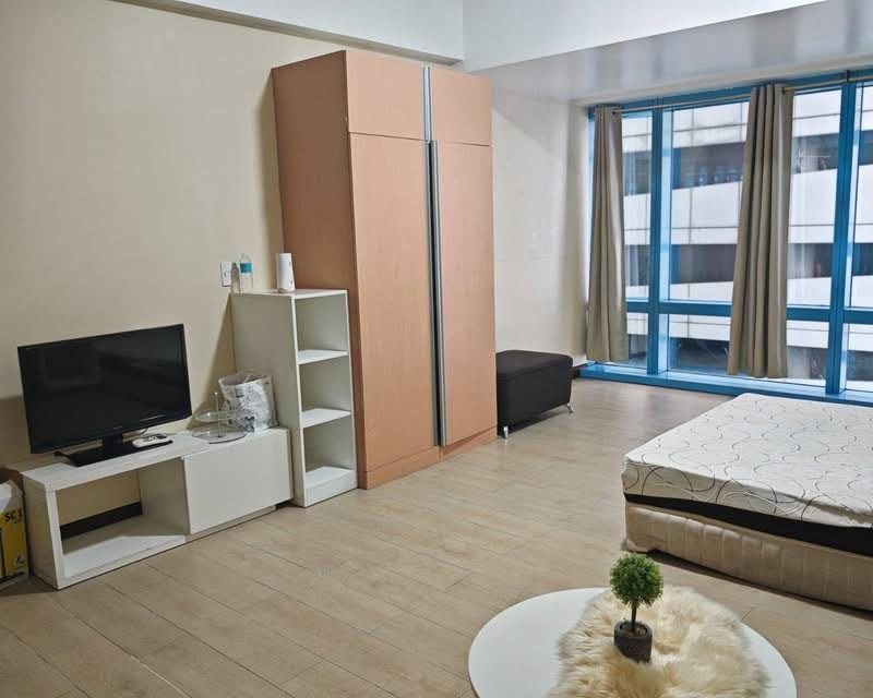 Two Central | Studio Condo Unit For Rent - #10510 (Category: Apartments & Condos) located in Makati City. Submitted by everbrightph_09171681688 (Listing ID 1457758583, Image 3). Description: ERE Code: 10510 Unit Details: Studio 1TB FA: 40.90 sqm Asking Price: Php 30,000.00 For best assistance and viewing schedule, call your professional real estate pals today! For Inquires: 0917 168 1688 For Enlistment: 0917 120 3196 Instagram: @‌everbrightph FB: