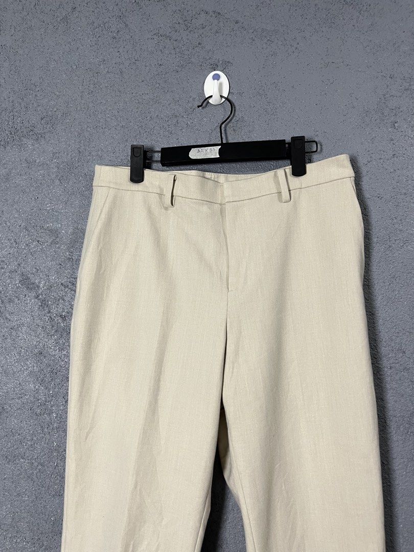 Uniqlo Heattech Beige Ankle Pants (Category: Chinos) located in Famy. Submitted by basicthrifted (Listing ID 1457837348, Image 3). Description: - Uniqlo Heattech Chinos - Color: Beige - Size: 32 Waist, 33 Inseam - Material: Polyester, Rayon, Acrylic, Polyurethane - Features: Designed for warmth (Heattech technology) - Fit: Straight Leg - Condition: Good.
