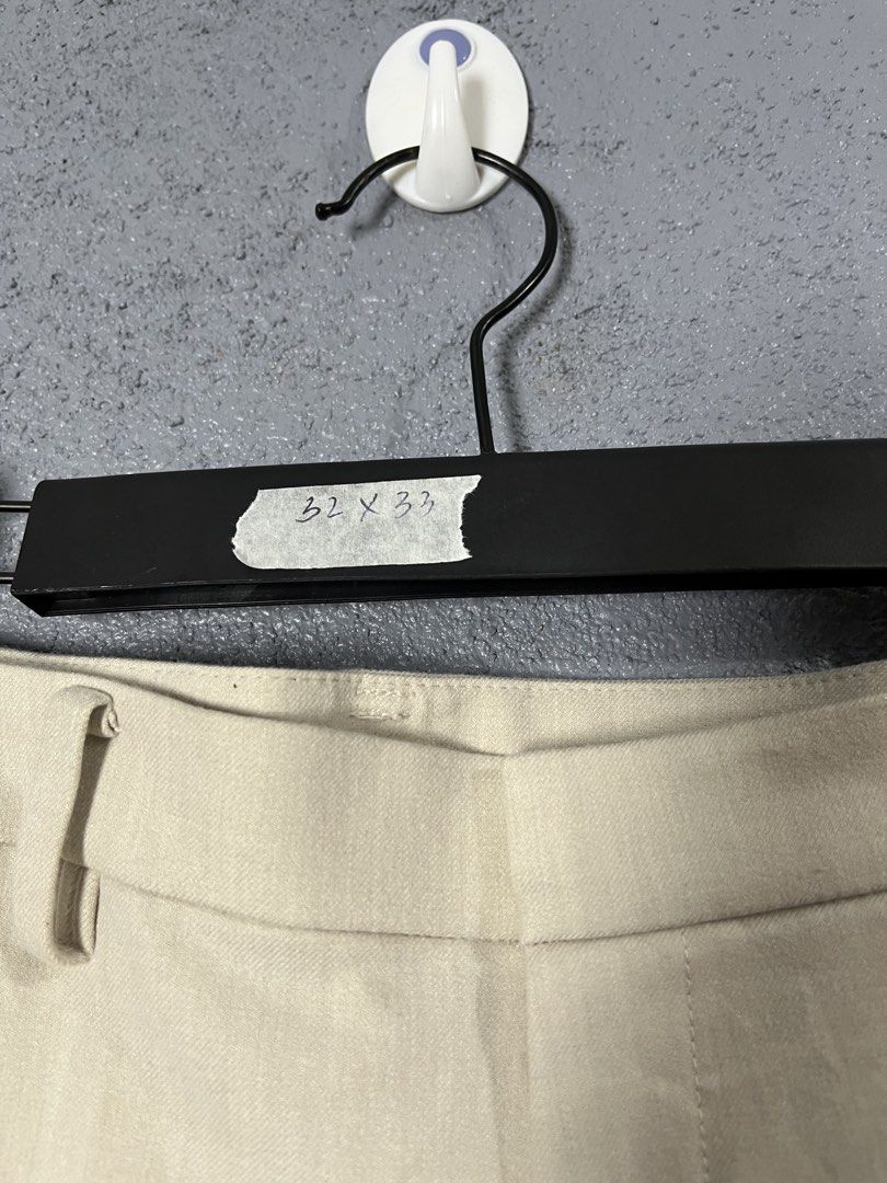 Uniqlo Heattech Beige Ankle Pants (Category: Chinos) located in Famy. Submitted by basicthrifted (Listing ID 1457837348, Image 2). Description: - Uniqlo Heattech Chinos - Color: Beige - Size: 32 Waist, 33 Inseam - Material: Polyester, Rayon, Acrylic, Polyurethane - Features: Designed for warmth (Heattech technology) - Fit: Straight Leg - Condition: Good.
