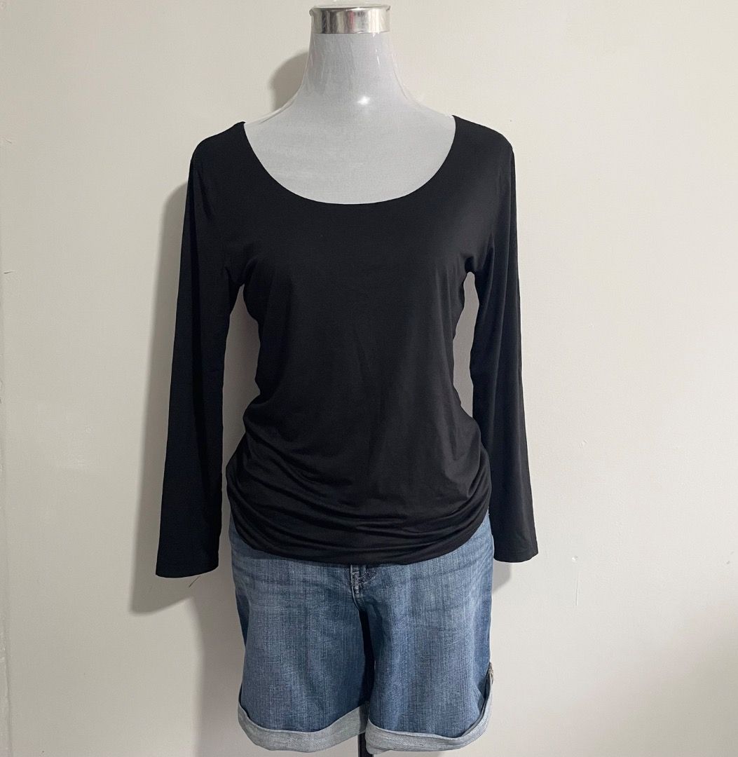 Uniqlo Heattech XL on Tag (Category: Longsleeves) located in Bacolor. Submitted by chicn_classy (Listing ID 1457712652, Image 1). Description: .