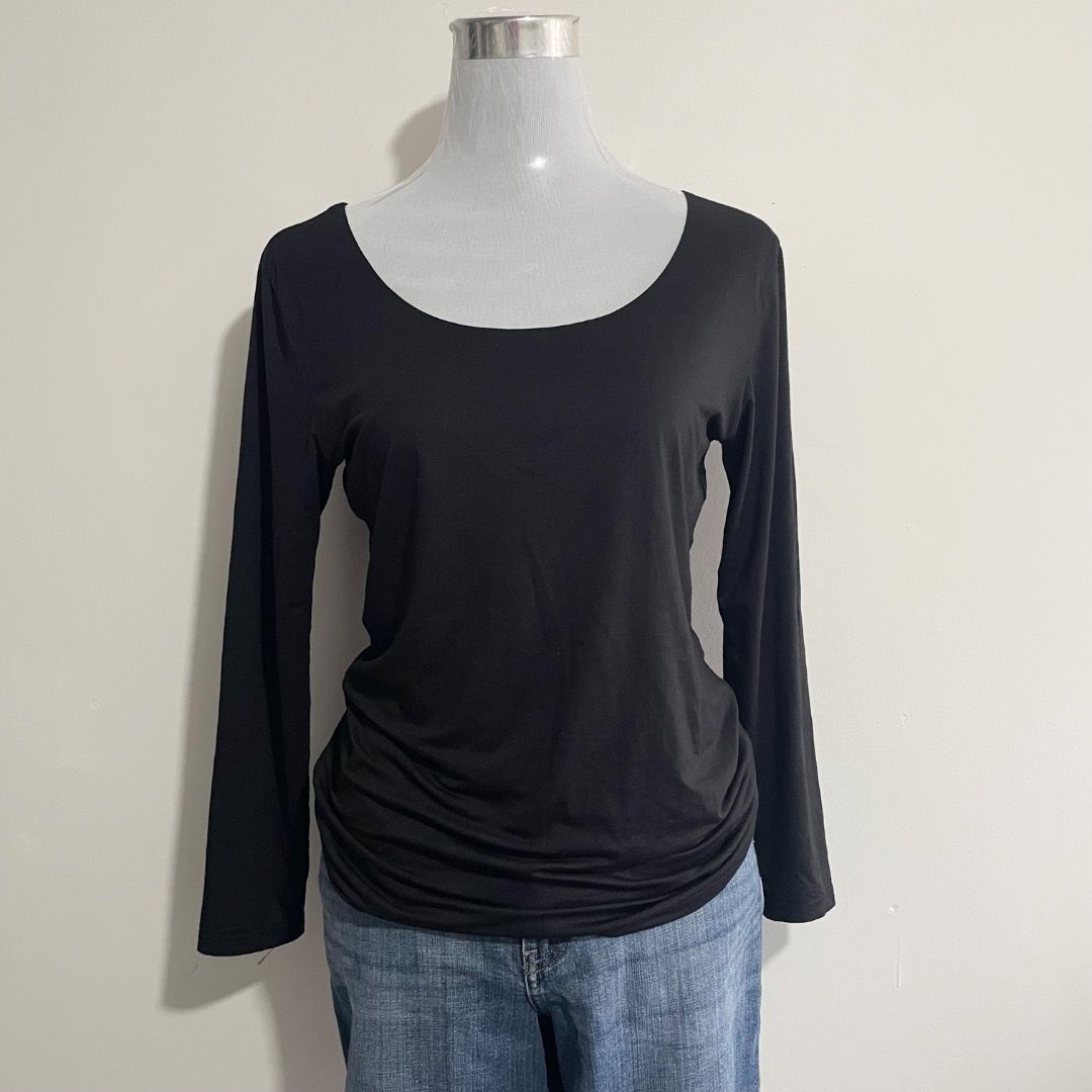 Uniqlo Heattech XL on Tag (Category: Longsleeves) located in Bacolor. Submitted by chicn_classy (Listing ID 1457712652, Image 2). Description: .