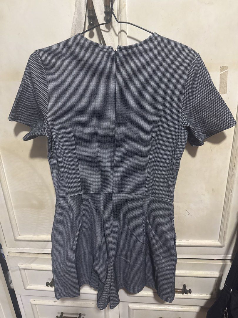 Uniqlo Houndstooth Short Sleeve Romper Size M (Category: Rompers) located in Manila. Submitted by jam_isa21 (Listing ID 1457884090, Image 3). Description: - Uniqlo Houndstooth Print Romper - Size: Medium (M) - Features short sleeves - Convenient back zipper closure - Fitted waist with stylish pleated shorts - Versatile for casual outings or dressing up.