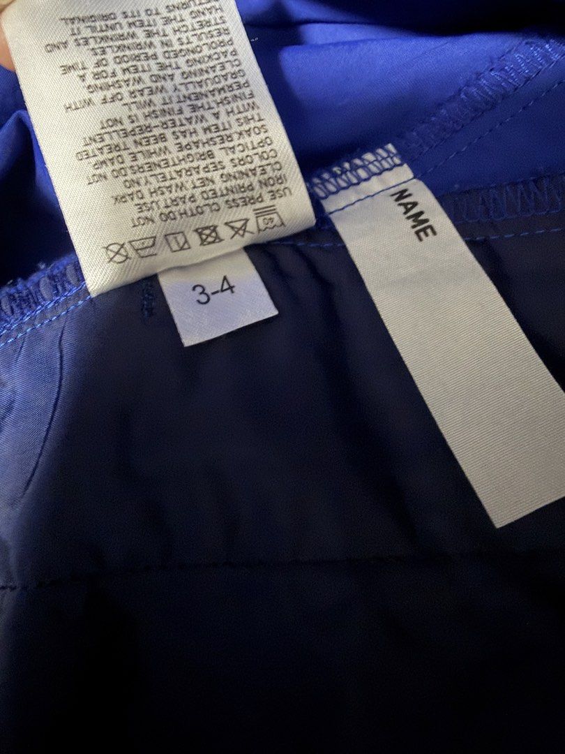Uniqlo Parka Kids (Category: Babies & Kids Fashion) located in Pasig City. Submitted by jms.declutter (Listing ID 1449051362, Image 2). Description: - Lightweight hooded jacket for kids - Two-tone design: navy blue top, royal blue bottom - Full zip front - Ideal for windy days or as a light layer - Easy to pack and carry.