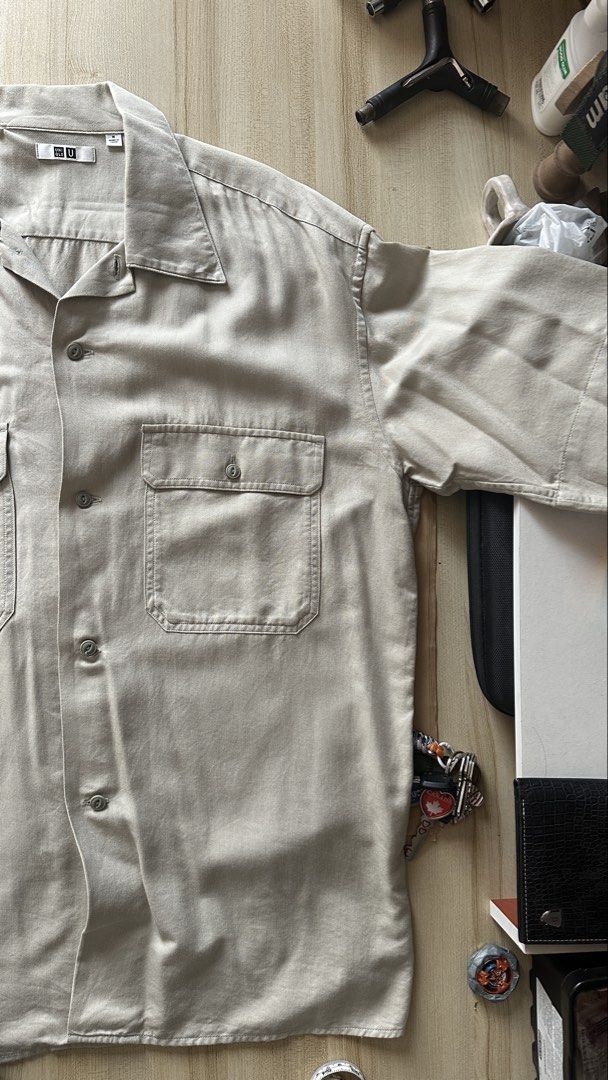 Uniqlo U Oversized Button-down Collared Shirt (Category: Tshirts & Polo Shirts ) located in San Pedro. Submitted by objectdecay (Listing ID 1457748043, Image 1). Description: Size M on tag. Oversized fit. Can fit up to XL. W - 22 L - 28.