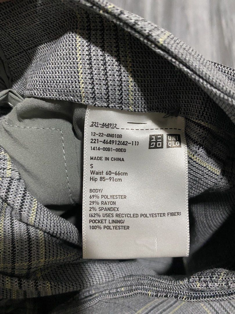 UNIQLO WOMEN SKORT (Check) | Small (Category: Skirts) located in Manila. Submitted by mnlfinds (Listing ID 1457785124, Image 2). Description: Good as new no issues! Color: Grey Size: Small Waist 60-66 cm Hip 85-91 cm - Elegant fabric with plenty of stretch. - Wrap design at the front looks like a skirt. - Shorts on the inside make them perfect for active wear. - Elastic waist at the back. - Accent check pattern. - Suitable for business or casual 