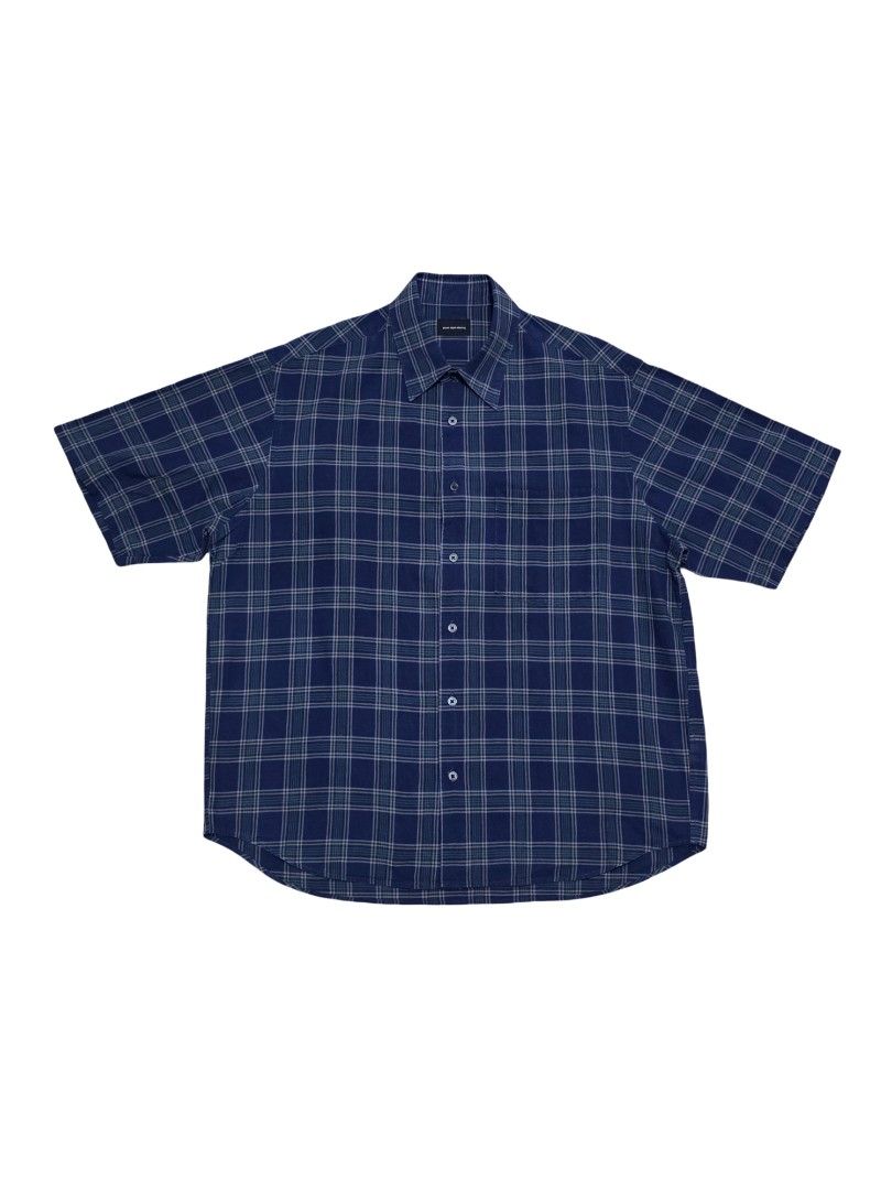 United Arrows Green Label Relaxing Regular collar button down shirt (Category: Tshirts & Polo Shirts ) located in Angeles City. Submitted by recyclecenter (Listing ID 1457831563, Image 1). Description: Size Small Measurements Shoulder 18 inches Width 22 inches Lenght 27.5 inches 1 chest pocket regular collar boxy fit .
