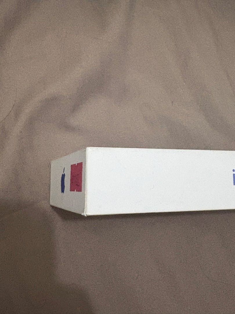 Used iPhone 16 Box (Category: iPhone 16 Series) located in Pasig City. Submitted by mathewcanarias (Listing ID 1457850915, Image 3). Description: .