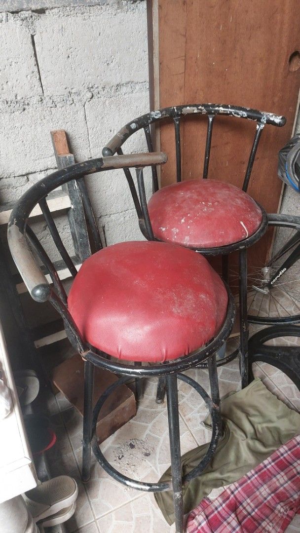 USED METAL BAR STOOL (Category: Chairs) located in Quezon City. Submitted by hirayamanawariiiii (Listing ID 1457737533, Image 1). Description: 2 BAR STOOLS - USED WITH SLIGHT DEFECT RFS: DECLUTTERING *GCASH ONLY *DELIVERY OR PICKUP ONLY *SHIPPING TO BE BOOKED BY BUYER *SHIPPING FEE SHOULDERED BY BUYER LOCATION: NEAR BANAWE, QUEZON CITY.
