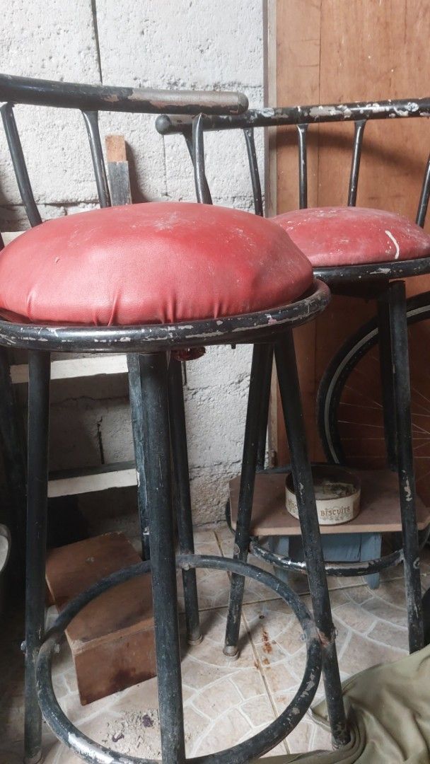 USED METAL BAR STOOL (Category: Chairs) located in Quezon City. Submitted by hirayamanawariiiii (Listing ID 1457737533, Image 2). Description: 2 BAR STOOLS - USED WITH SLIGHT DEFECT RFS: DECLUTTERING *GCASH ONLY *DELIVERY OR PICKUP ONLY *SHIPPING TO BE BOOKED BY BUYER *SHIPPING FEE SHOULDERED BY BUYER LOCATION: NEAR BANAWE, QUEZON CITY.