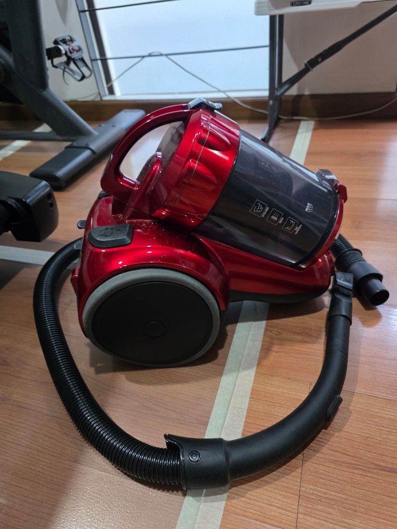 Vacuum Cleaner Bagless (Category: Vacuum Cleaner & Housekeeping) located in Quezon City. Submitted by jas.dc (Listing ID 1457748622, Image 2). Description: DOWELL 4.5 LITER BAGLESS VACUUM CLEANER USED ONCE.