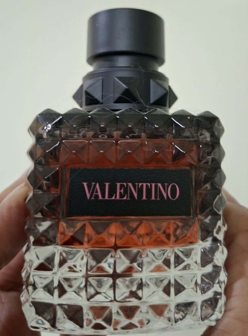 Valentino Donna Born In Roma Eau de Parfum (Category: Fragrance & Deodorants) located in Quezon City. Submitted by Alra888 (Listing ID 1457798710, Image 2). Description: - Valentino Donna Born In Roma Eau de Parfum - Size: 50ml Authentic - Scent Profile: Floral and Woody - Key Notes: Blackcurrant, Jasmine, Vanilla - Versatile: Suitable for everyday wear or special occasions - Design: Iconic studded bottle.
