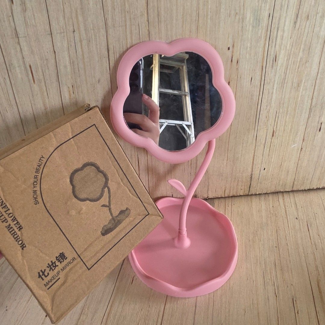 Vanity Mirror Handy (Category: Mirrors) located in Pasig City. Submitted by aerasdrafts (Listing ID 1457760801, Image 1). Description: Brand New. As is..