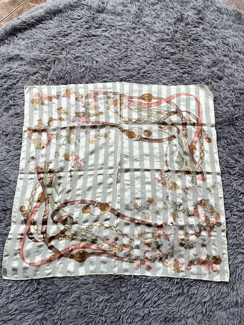 VINTAGE BURBERRYS SCARF (Category: Scarves) located in Dipolog. Submitted by janja2002 (Listing ID 1457768370, Image 2). Description: GOOD AS BRANDNEW💯 Fresh catch from japan surplus.