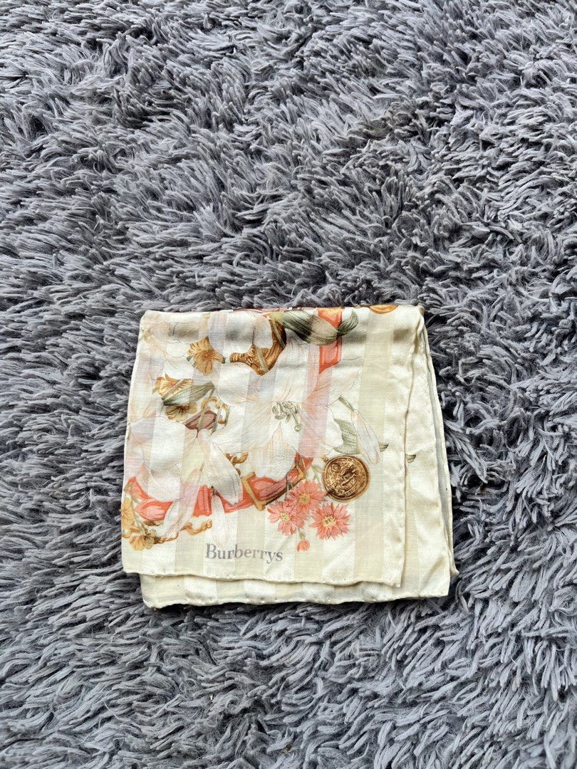 VINTAGE BURBERRYS SCARF (Category: Scarves) located in Dipolog. Submitted by janja2002 (Listing ID 1457768370, Image 1). Description: GOOD AS BRANDNEW💯 Fresh catch from japan surplus.