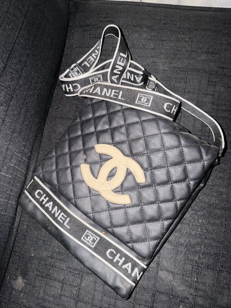 Vintage Chanel Unisex Bag (Category: Luxury Bags & Wallets) located in Manila. Submitted by originalbagsph (Listing ID 1457763413, Image 3). Description: - Spacious interior - Classic and versatile design.