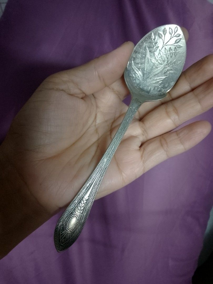 Vintage Engraved Spoon with Floral Design (Category: Dinnerware & Cutlery) located in Cardona. Submitted by nick_and_maria (Listing ID 1457865256, Image 1). Description: - Vintage spoon with beautiful floral engraving on bowl and handle. - Unique piece perfect for collectors or decorative display. - Measures approximately [insert length if known]..
