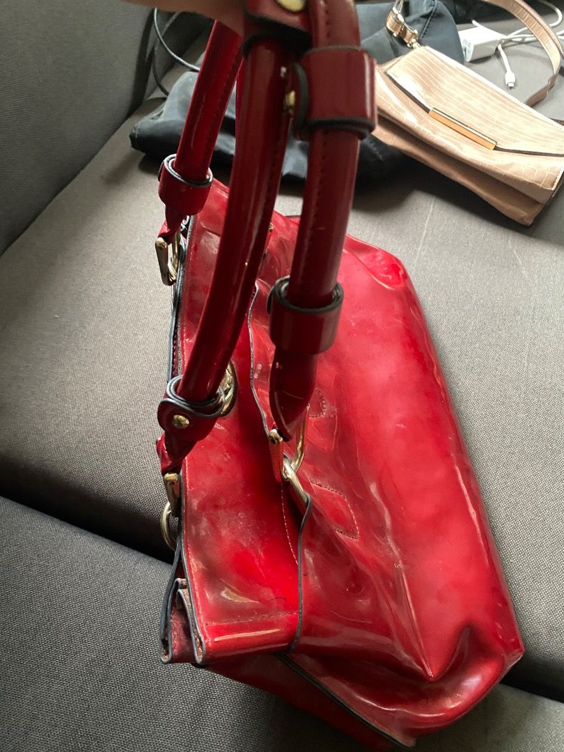 Vintage Glossy Leather Red Bag (Category: Luxury Bags & Wallets) located in Urdaneta. Submitted by sowwhimsical_oninsta (Listing ID 1457895223, Image 3). Description: Vintage Glossy Red Leather Bag Needs cleaning or you can use it as is.