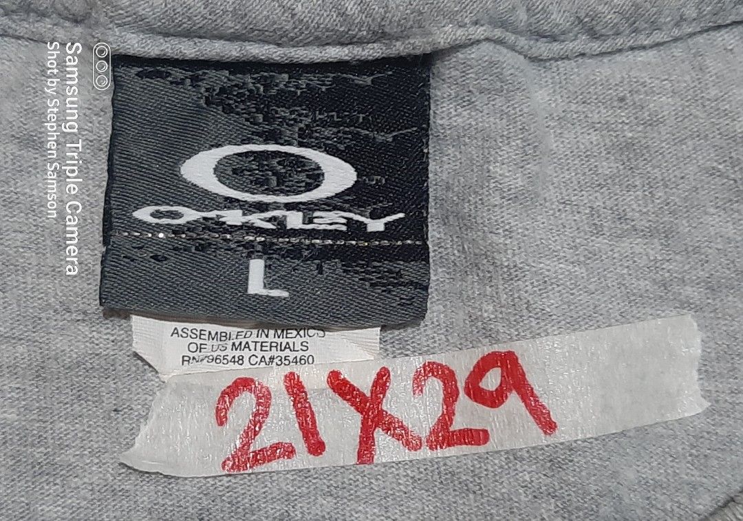 Vintage Oakley Shirt (Category: Activewear) located in Noveleta. Submitted by nep21 (Listing ID 1457722571, Image 3). Description: Oakley Vintage Shirt Size L 21x29 Very good condition 1,500 pesos Noveleta,Cavite location Shipping J&T or Lalamove.