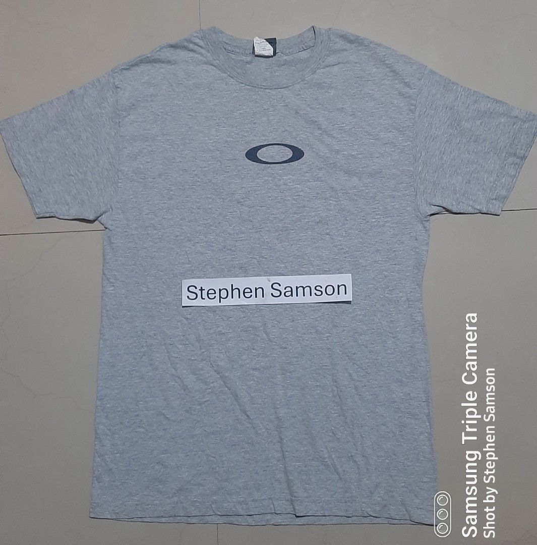 Vintage Oakley Shirt (Category: Activewear) located in Noveleta. Submitted by nep21 (Listing ID 1457722571, Image 2). Description: Oakley Vintage Shirt Size L 21x29 Very good condition 1,500 pesos Noveleta,Cavite location Shipping J&T or Lalamove.