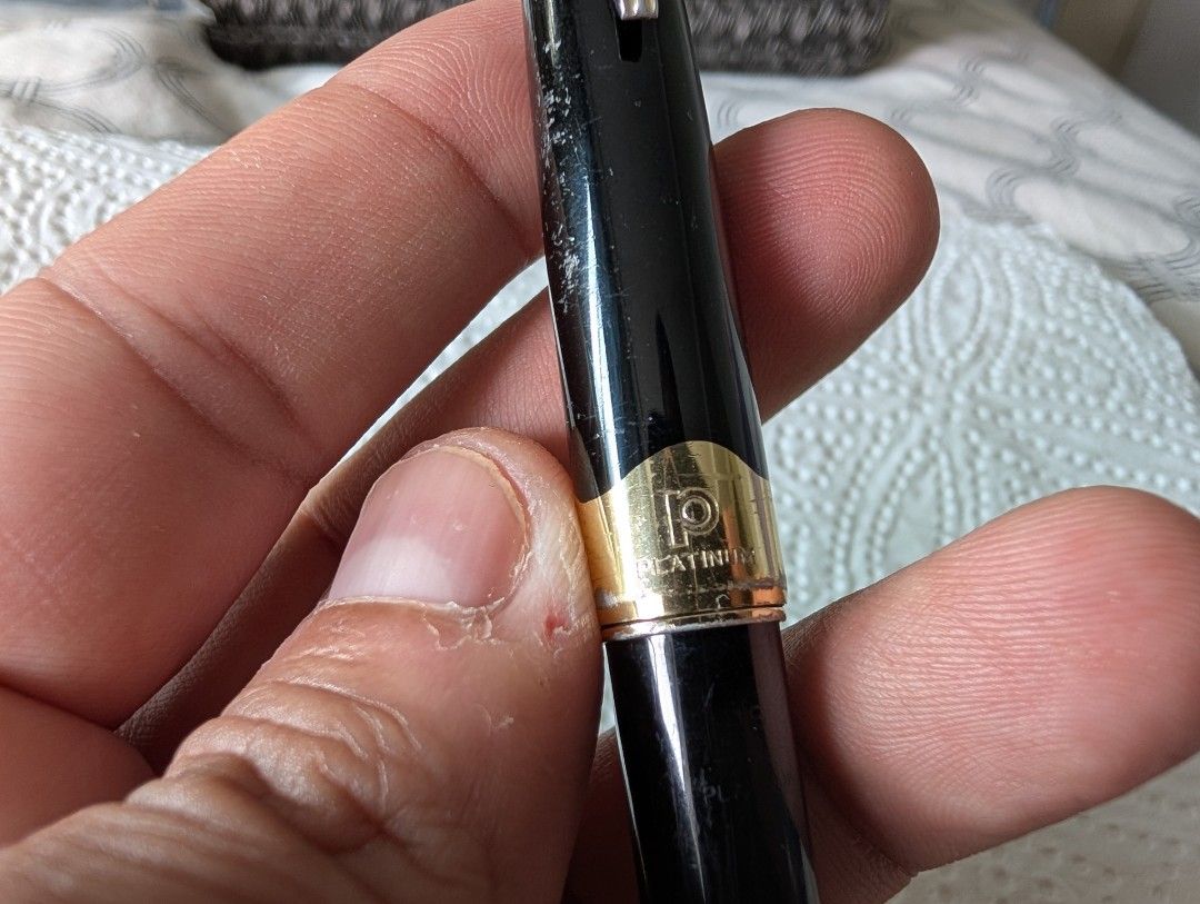 Platinum Fountain Pen with 18k Solid Gold Nib (Category: Stationery & School Supplies) located in Makati City. Submitted by greatbuysmnl (Listing ID 1457761100, Image 3). Description: Vintage Platinum Fountain Pen 18k Solid Gold Nib .