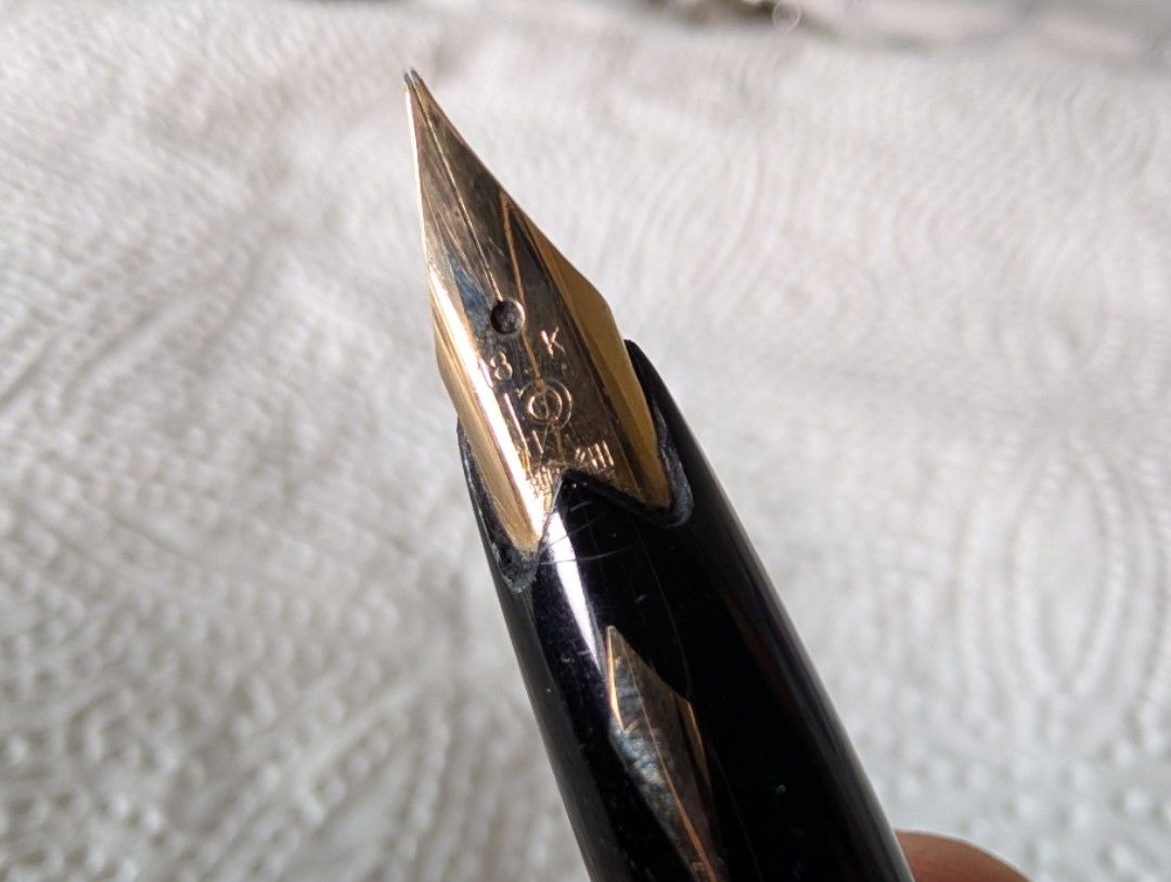 Platinum Fountain Pen with 18k Solid Gold Nib (Category: Stationery & School Supplies) located in Makati City. Submitted by greatbuysmnl (Listing ID 1457761100, Image 2). Description: Vintage Platinum Fountain Pen 18k Solid Gold Nib .
