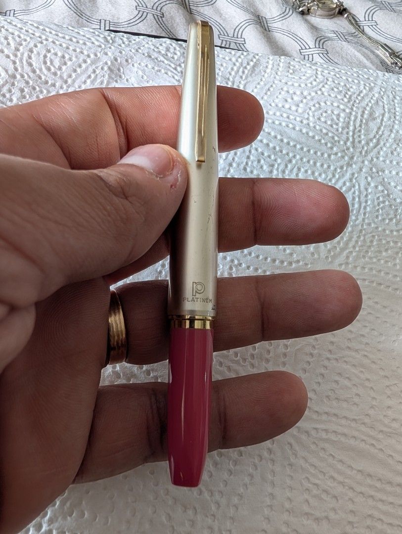 Platinum Fountain Pen with 14k Solid Gold Nib (Category: Stationery & School Supplies) located in Makati City. Submitted by greatbuysmnl (Listing ID 1457766941, Image 3). Description: vintage platinum with 14k Solid Gold Nib .