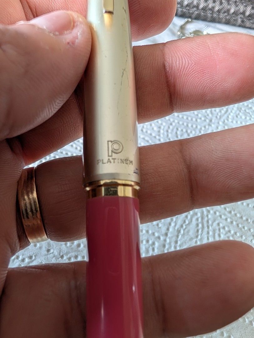 Platinum Fountain Pen with 14k Solid Gold Nib (Category: Stationery & School Supplies) located in Makati City. Submitted by greatbuysmnl (Listing ID 1457766941, Image 2). Description: vintage platinum with 14k Solid Gold Nib .