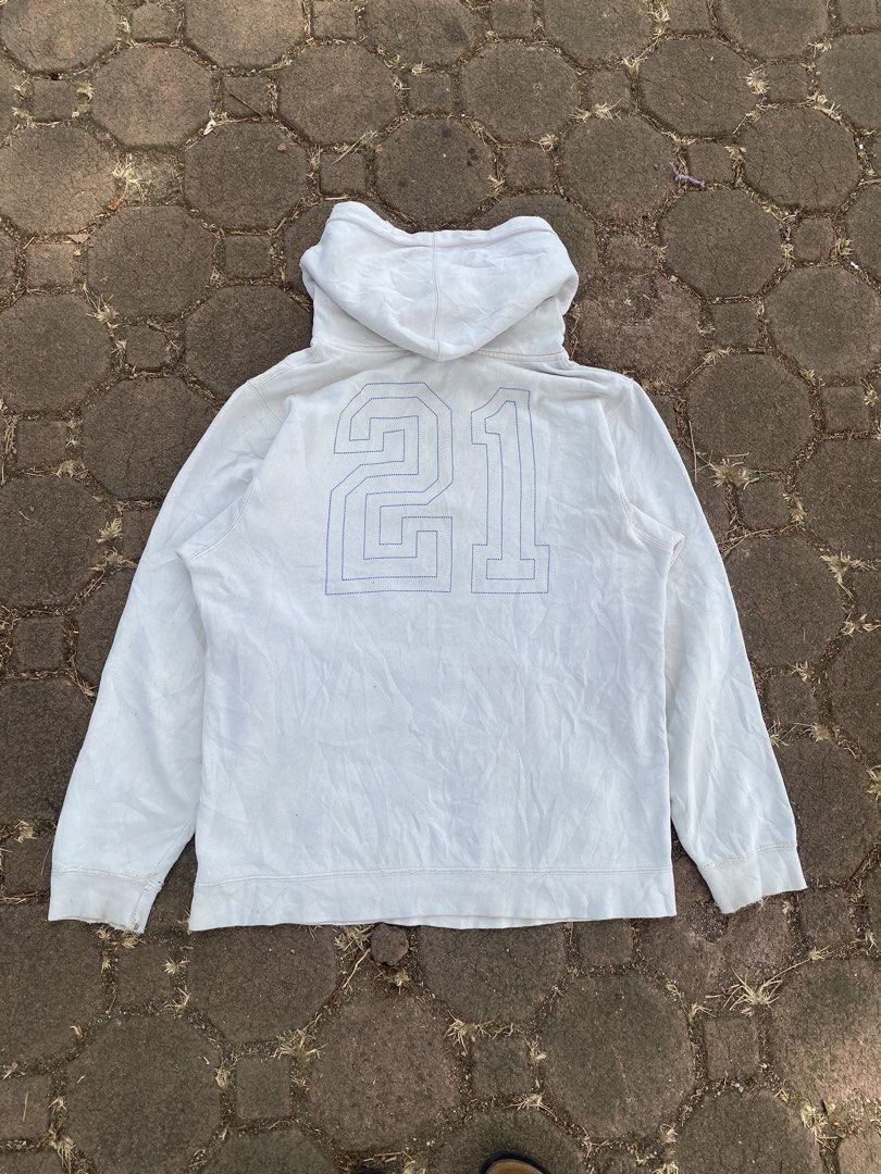Vintage Stussy (Category: Coats, Jackets and Outerwear) located in Manila. Submitted by john-wall (Listing ID 1457768258, Image 3). Description: •distressed design •Authentic •Size: Small •Dimension: •Width: 21 •Length: 27 •Condition: verygood •Issue: 1 pinhole •Dm Me📩.