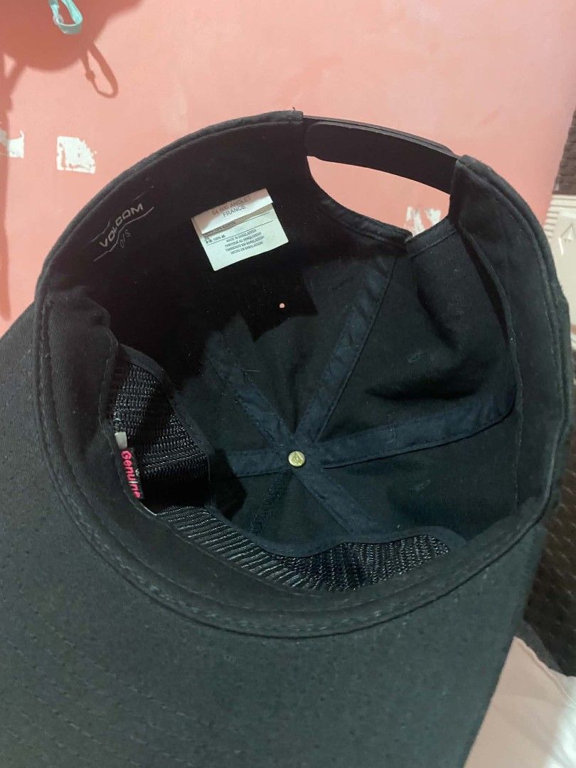 Volcom Stone Black Snapback Cap (Category: Caps & Hats) located in Cagayan de Oro. Submitted by ohh-kay (Listing ID 1457767243, Image 3). Description: - Black Volcom snapback cap - Features iconic Volcom Stone logo patch on the front - Adjustable snap closure for a custom fit - Classic baseball cap style - Ideal for everyday wear.