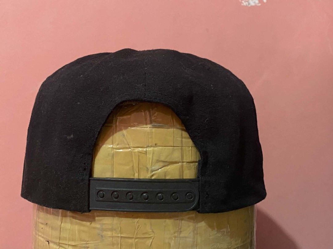 Volcom Stone Black Snapback Cap (Category: Caps & Hats) located in Cagayan de Oro. Submitted by ohh-kay (Listing ID 1457767243, Image 2). Description: - Black Volcom snapback cap - Features iconic Volcom Stone logo patch on the front - Adjustable snap closure for a custom fit - Classic baseball cap style - Ideal for everyday wear.
