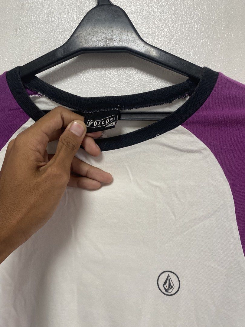 Volcom top (Category: Activewear) located in Las Pinas. Submitted by mark2k05 (Listing ID 1457800555, Image 2). Description: .