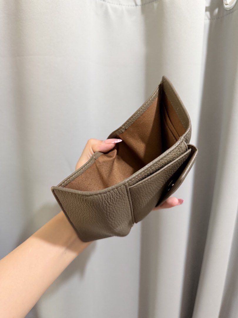 WALLET (Category: Wallets & Card holders) located in Bacoor. Submitted by nd.clothing (Listing ID 1457766693, Image 3). Description: .