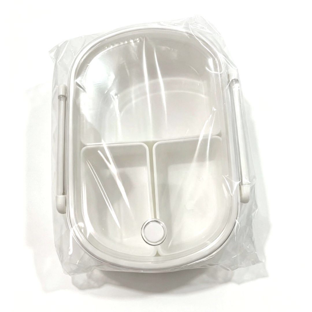 White lunch Box with Compartments (Category: Food Organization & Storage) located in Quezon City. Submitted by ana-chan (Listing ID 1457770292, Image 1). Description: White bento box with compartments, clear lid, and secure clasps. Perfect for lunches and snacks, ideal for school or work. 350ml - 150php 490ml - 300php.