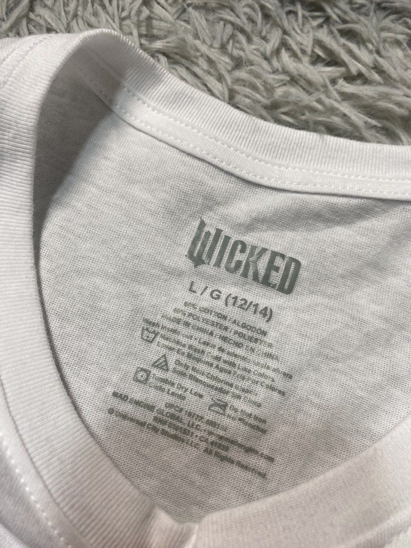 Wicked Glinda & Elphaba Shirt (Category: Tshirts & Polo Shirts ) located in Solano. Submitted by solothrifting (Listing ID 1457737596, Image 2). Description: Wicked Glinda & Elphaba Shirt Condition: 9.5/10 Size on tag: L.