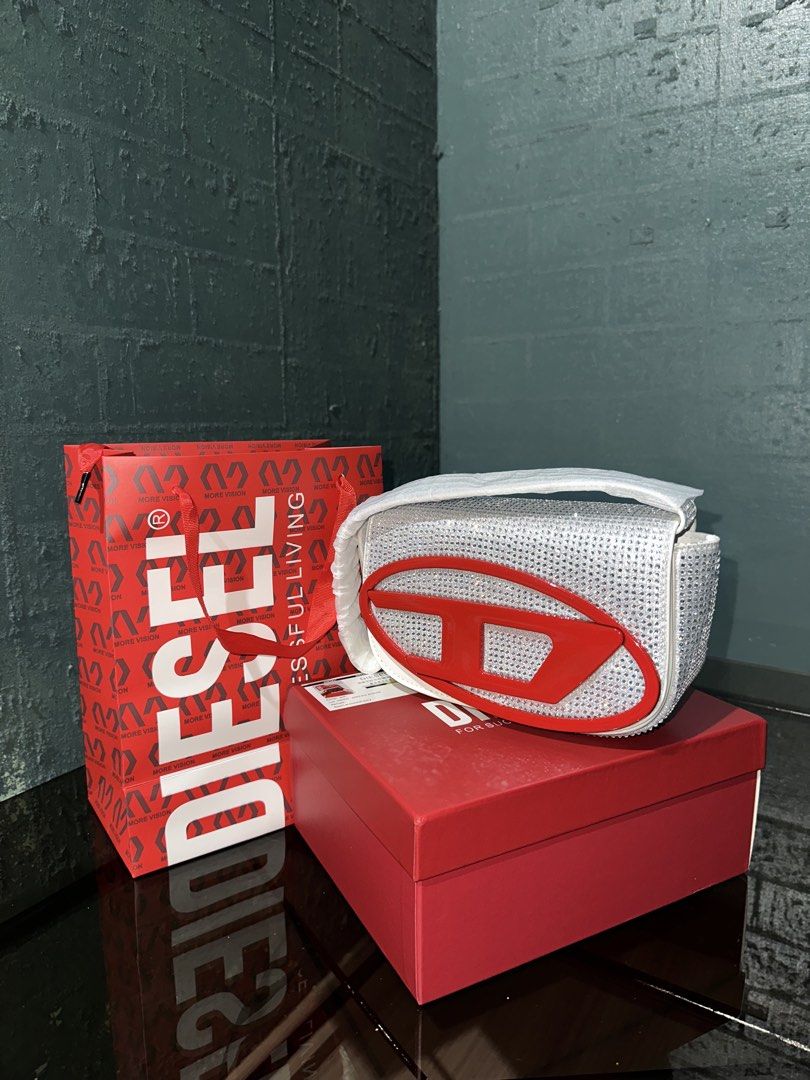 y2k DIESEL BAGUETTE BAG (Category: Shoulder Bags) located in Mandaluyong City. Submitted by wear_emout (Listing ID 1457877617, Image 1). Description: with detachable cross body cord complete inclusion -hang tag -paper bag -dust bag superb!!!.
