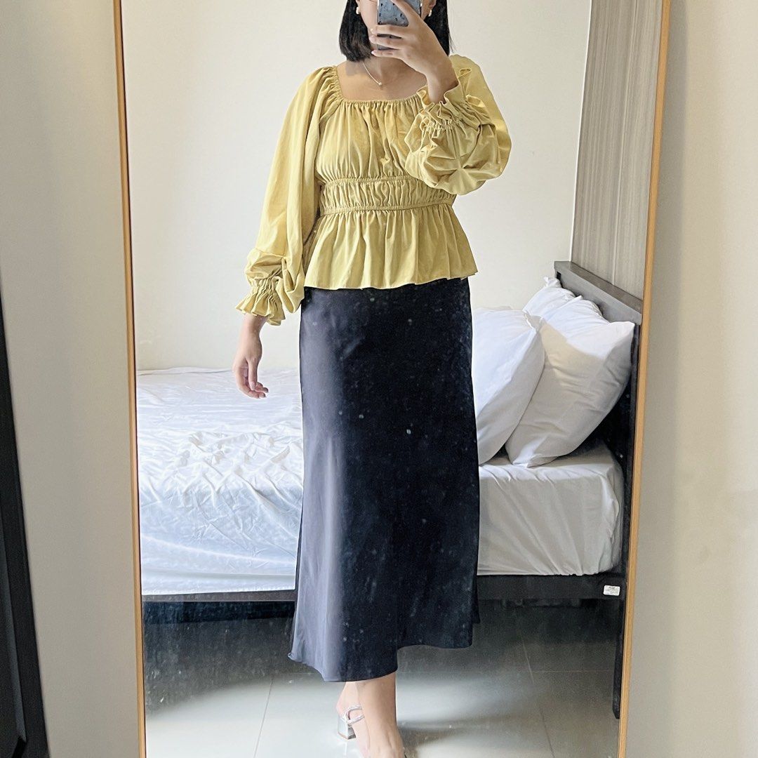 Yellow peplum long sleeve top (Category: Sleeveless) located in Mandaluyong City. Submitted by katecdp (Listing ID 1457794518, Image 1). Description: ✨ Like new (10/10). Used a few times lang. Pwede din maging off shoulder but for bigger frames. Very stretchy, best fit S-L. Ang pretty ng sleeve ruching nito!! 👗 Seller reference: 5’5’ height, 34” bust, 29” waist 💸 MOP: GCash, BPI QR Decluttering my closet with items mostly used for events. Feel 