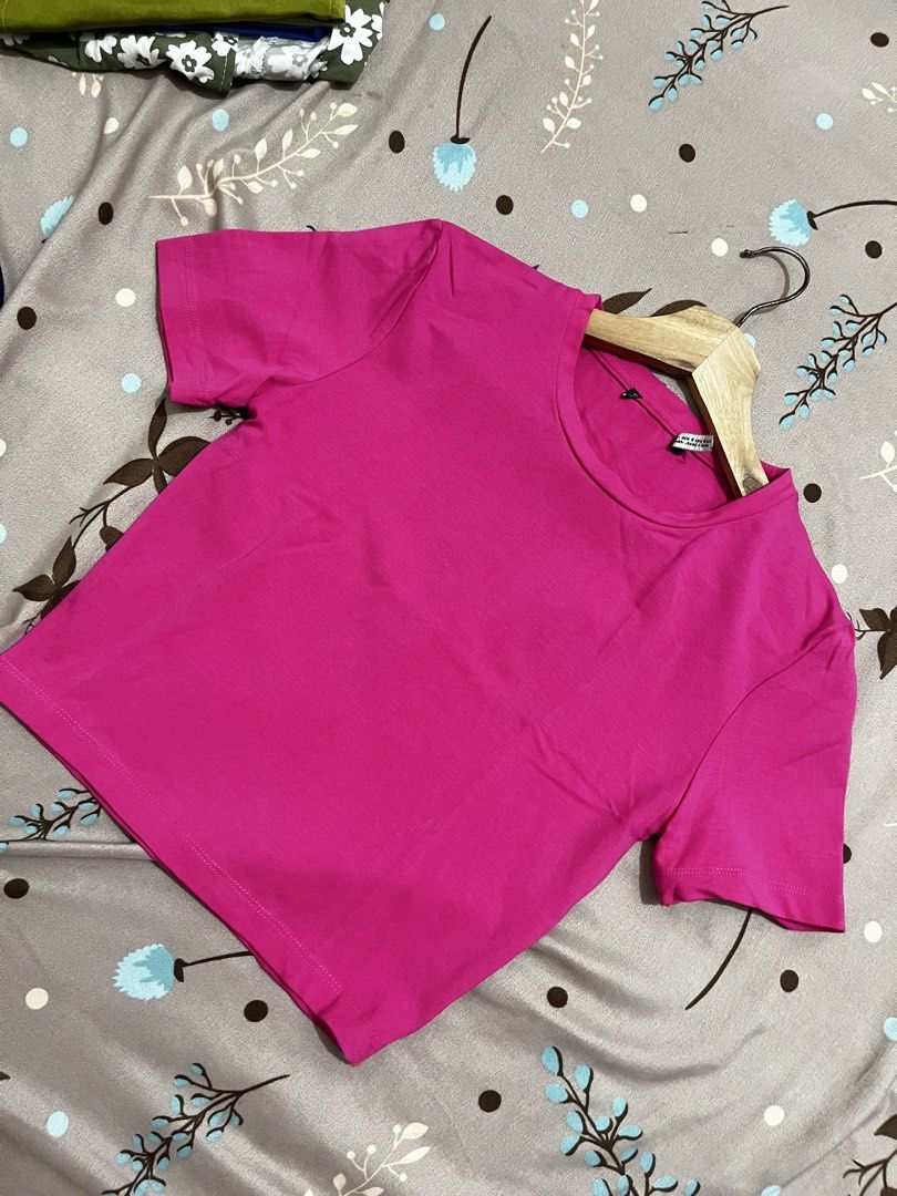 Zara Basic T-shirt (Category: Shirts) located in Valenzuela. Submitted by mrythings (Listing ID 1457721582, Image 2). Description: - ₱250 for two shirts (never used) - Size XS-Small - Thick fabric.