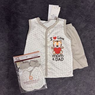 (Category: ) located in . Submitted by shopaholicwardrobe_ (Listing ID 1458078909, Image 1). Description: .