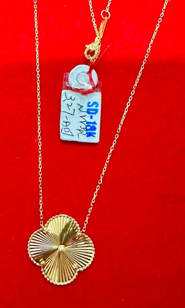 18k Saudi gold Vca Alhambra necklaces (Category: Necklaces) located in Manila. Submitted by bhelgoldseller2ndaccount (Listing ID 1458044220, Image 2). Description: New!!✨New!!✨New!! Authentic 18k Saudi Golds 💯pawnable/naisasanla 💯with high appraisal rate 💯good investment 💯Direct supplier price 👉OPEN for resellers 🌺please take time to evaluate their actual sizes and grams 👉Best panggift for all occasions ✅ Sold per grams not per piece Kya l