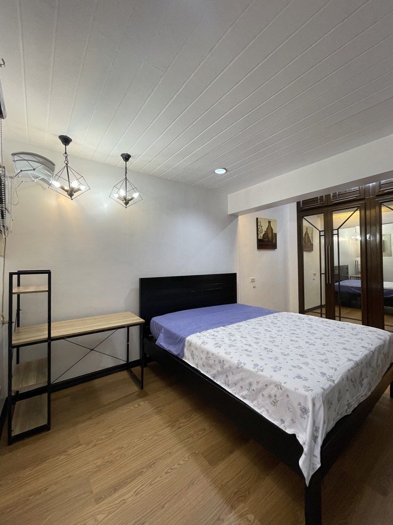 2BR with balcony and parking (Category: Townhouse) located in Manila. Submitted by brokerjela (Listing ID 1457994747, Image 1). Description: FOR LEASE YULO PLAZA TOWNHOMES Chino roces MAKATI CITY ✅ 120 sqm ✅ 2 Bedrooms and 2 Toilet & Bath ✅ attic (with bed) and storage ✅ Walk-in closet ✅ Penthouse Unit ✅ Big balcony ✅ Pet friendly ✅ With parking Near Establishments • Waltermart Makati • Don Bosco School • Don bosco slex exit • Makati Central Squa