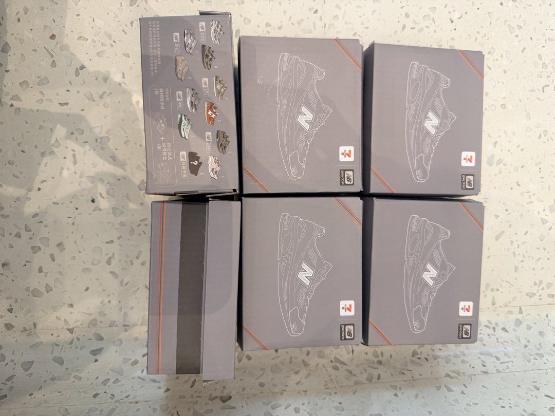 全新6盒未開NEW BALANCE 7-11盲盒 （分類：波鞋）位於 Hong Kong。 由 gls_winds 提交（商品編號 1457984869，圖片 3）。簡介： 🔥全新6盒未開NEW BALANCE 7-11盲盒 1盒 $100 2盒 $160 3盒 $210🔥 4盒 $280 5盒 $350 6盒 $420。