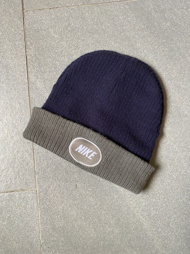 90's Nike Reversible Beanie (Category: Beanies) located in Digos. Submitted by thriftflexph (Listing ID 1457924479, Image 1). Description: Reversible yan bossing.