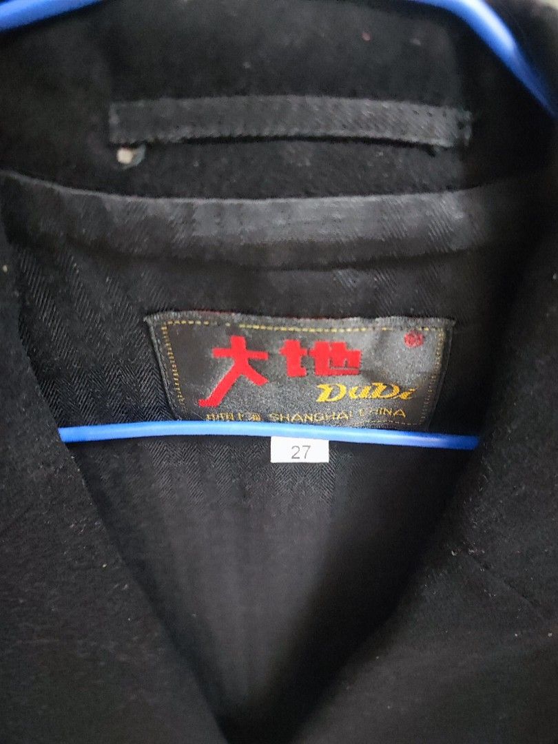 喇沙書院外套 （分類：外套及戶外衣服）位於 Hong Kong。 由 Chantai 提交（商品編號 1458039820，圖片 3）。簡介： 27碼～舊款厚布料外套，並不影響使用！。