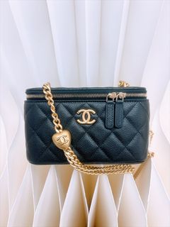 （分類：）位於 。 由 heras.luxury 提交（商品編號 1458038330，圖片 1）。簡介： 。