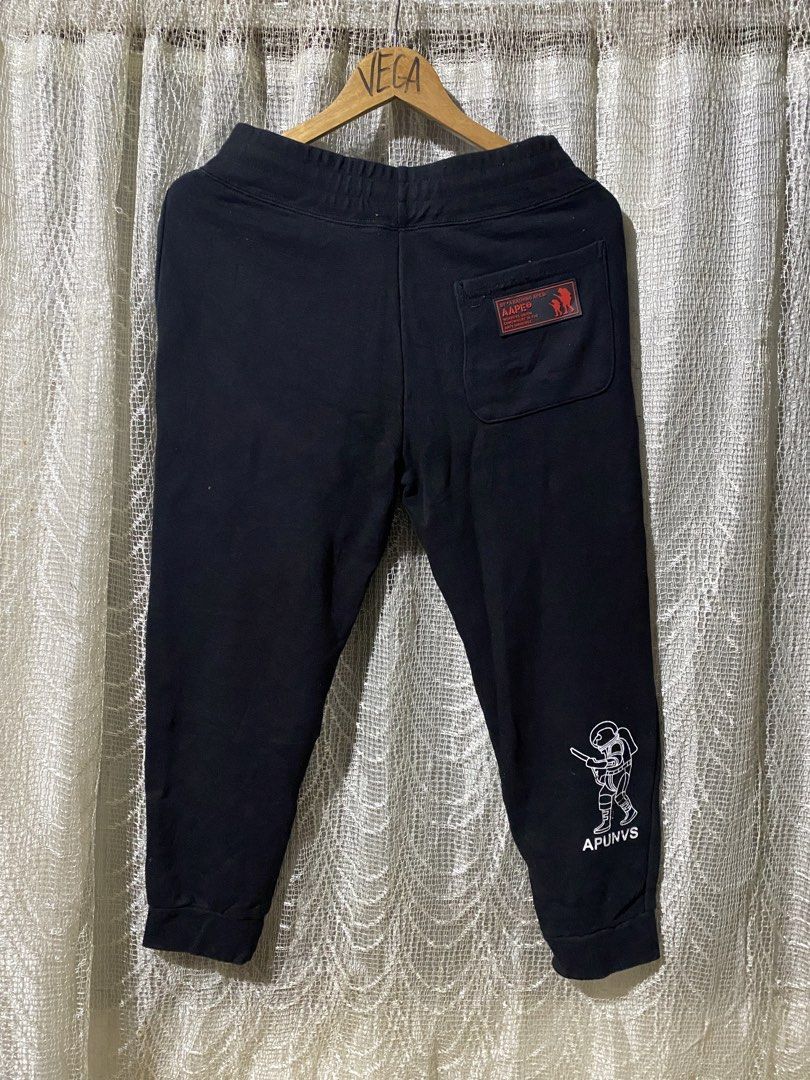 AAPE JOGGERS (Category: Joggers) located in Aurora. Submitted by sidethrift.deer (Listing ID 1457954605, Image 2). Description: SIZE 28-30 WAIST 35 LENGTH NO ISSUE .