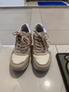 (Category: ) located in . Submitted by cl.closets (Listing ID 1457915493, Image 1). Description: .