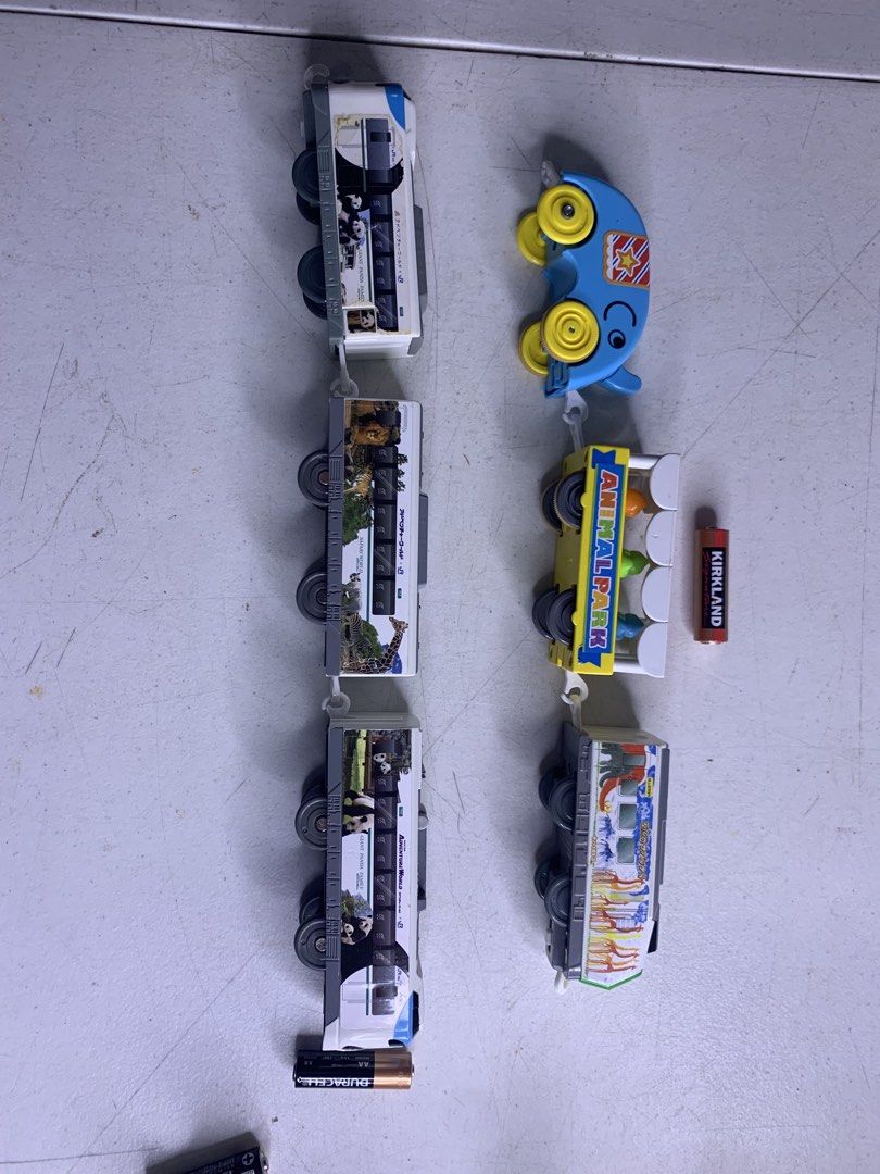 Animals / Zoo / Circus Themed Trains - 2 Set (Category: Vintage Collectibles) located in Carmona. Submitted by bihira (Listing ID 1458025955, Image 1). Description: Animals / Zoo / Circus Themed Trains - 2 Set - WYSIWYG - As is - Non Motorized.